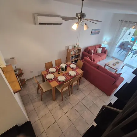 2 Bedroom Townhouse Lower Paphos Cyprus بيت للعطل