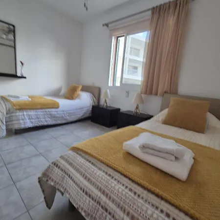 2 Bedroom Townhouse Lower Paphos Cyprus 페이야