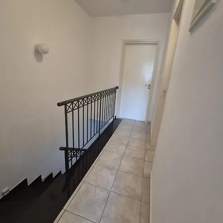 펜션 2 Bedroom Townhouse Lower Paphos Cyprus *