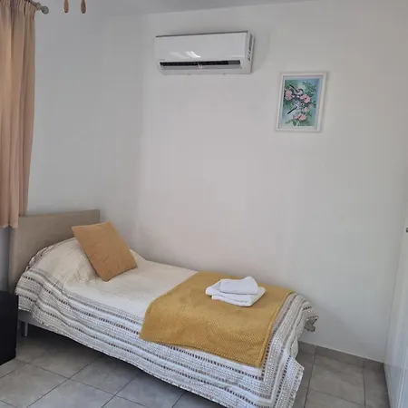 Holiday home 2 Bedroom Townhouse Lower Paphos Cyprus *