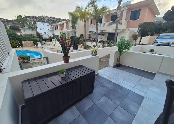 Casa vacanze 2 Bedroom Townhouse Lower Paphos Cyprus