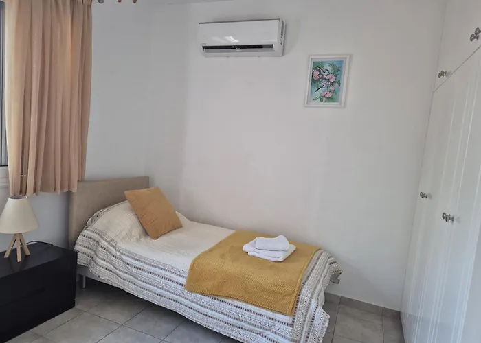 Hébergement de vacances 2 Bedroom Townhouse Lower Paphos Cyprus *
